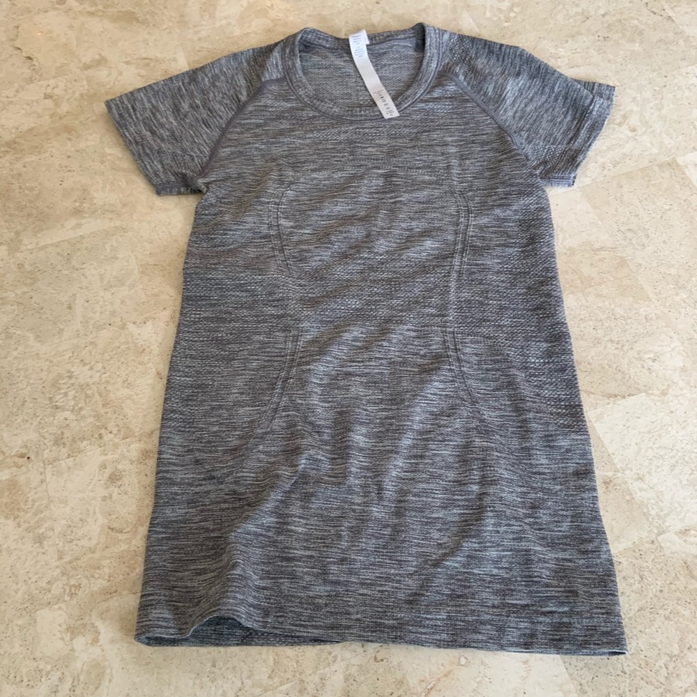 Women’s Lululemon Swiftly Tech Short Sleeve Size 4